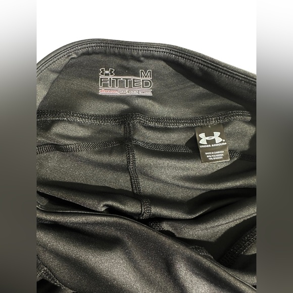 Under Armour Mid Rise Cropped Legging Medium Black Legging Medium - Picture 4 of 5